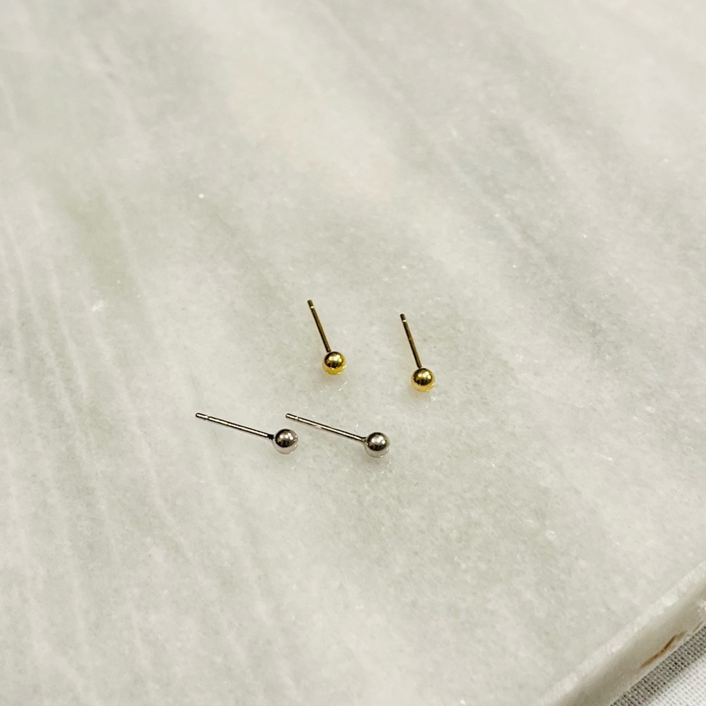CUTEST ball stud earrings 😊 - Picture 3 of 3